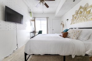 2 Schlafzimmer, Schreibtisch, Bügeleisen/Bügelbrett, kostenloses WLAN