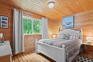 3 Schlafzimmer, Schreibtisch, Bügeleisen/Bügelbrett, Reisekinderbett