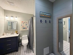 Combined shower/bathtub