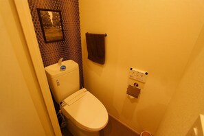 Hårføner og håndklær