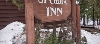 Rustic Suite on the Lake: Cozy Comfort with Unmatched Sunrises.