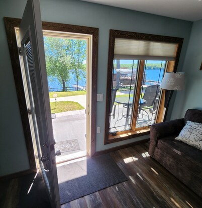 Rustic Suite on the Lake: Cozy Comfort with Unmatched Sunrises.