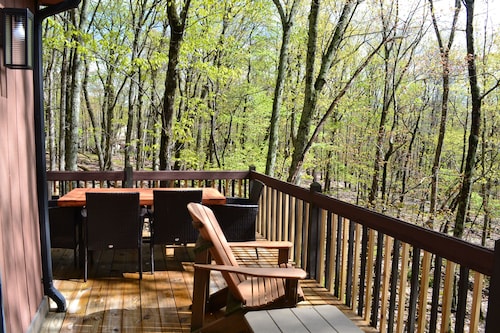  3BR Mountain Lodge, Pool Table, Arcade Games Pet Friendly, NYE openings!