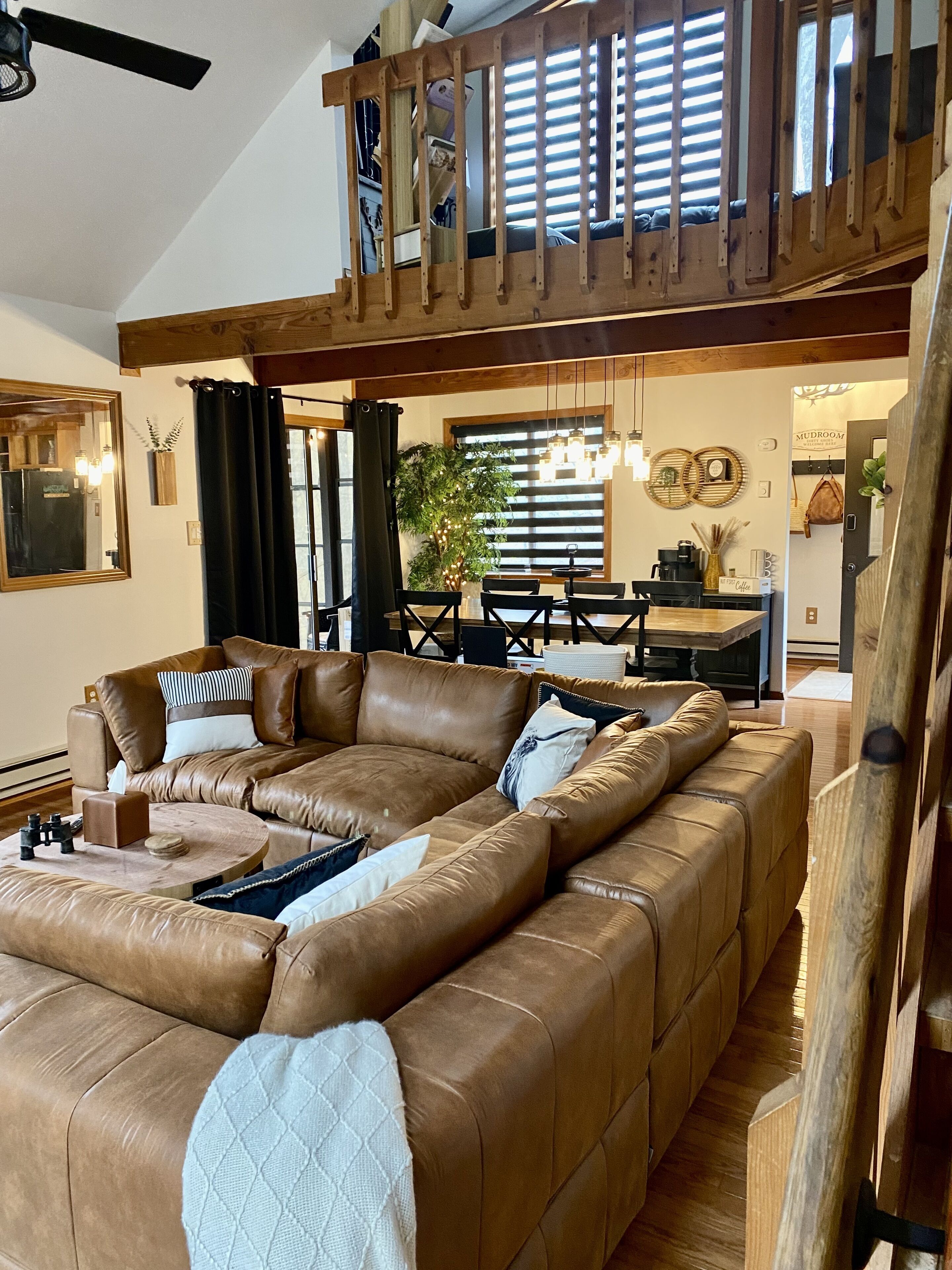 Mountain Lodge in Cul-de-sac, Pool Table, Back Deck, Fire pit