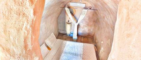 12 bedrooms, hypo-allergenic bedding