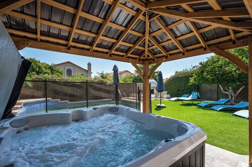 Reel fun! Centrally Located w/ Movie Room, Pool & Hot Tub