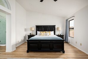 5 bedrooms, desk, iron/ironing board, travel crib