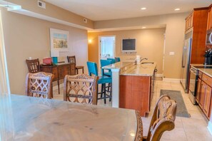 Dining - Ocean Breeze  4D (North Myrtle Beach)