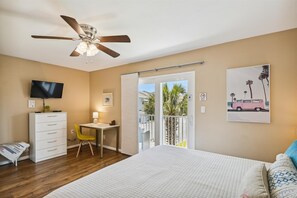 2 عدّة غرف نوم وخدمة الإنترنت وملاءات أسرّة