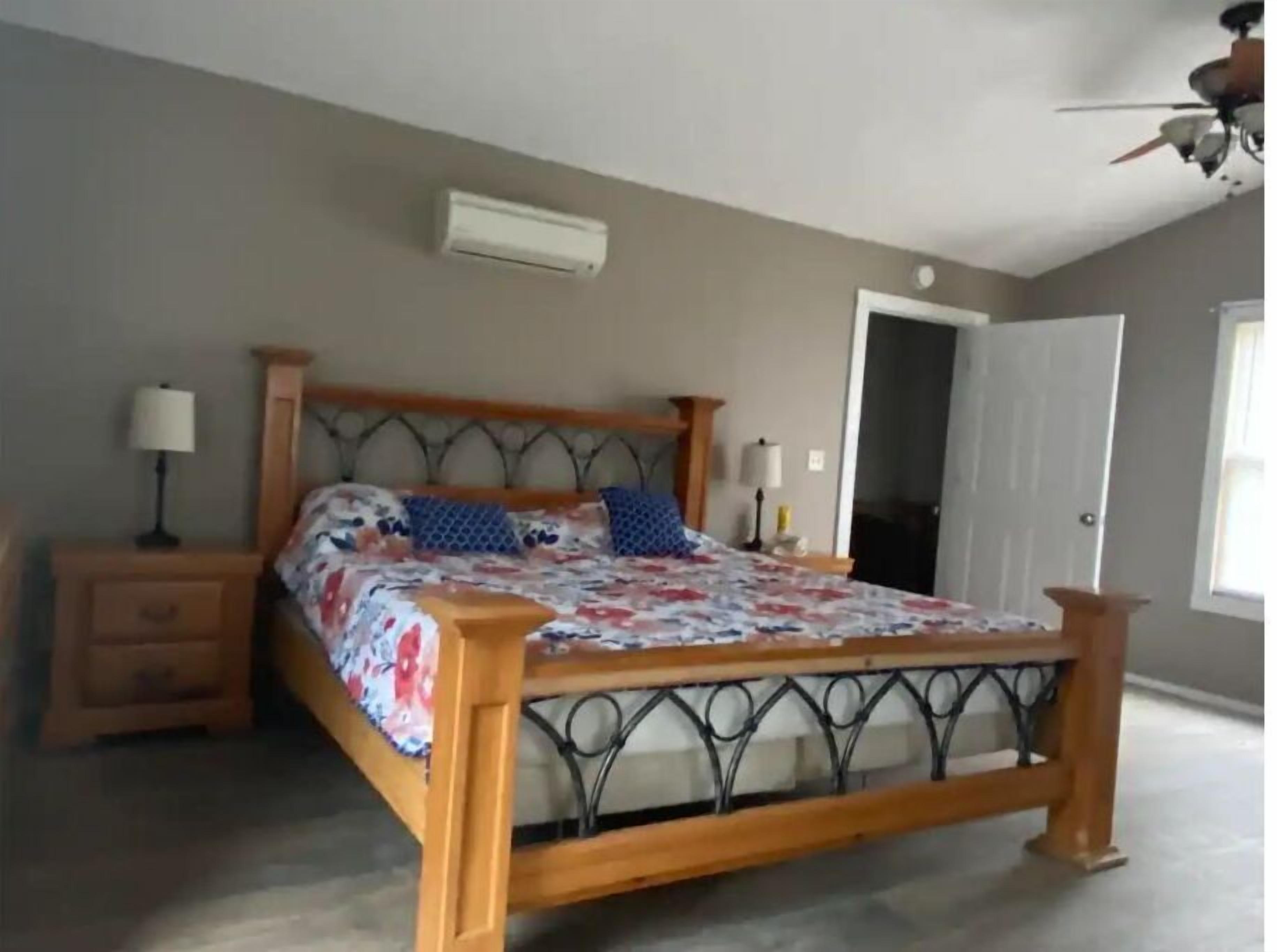 Cedar Point Farm Cabin and Log Home