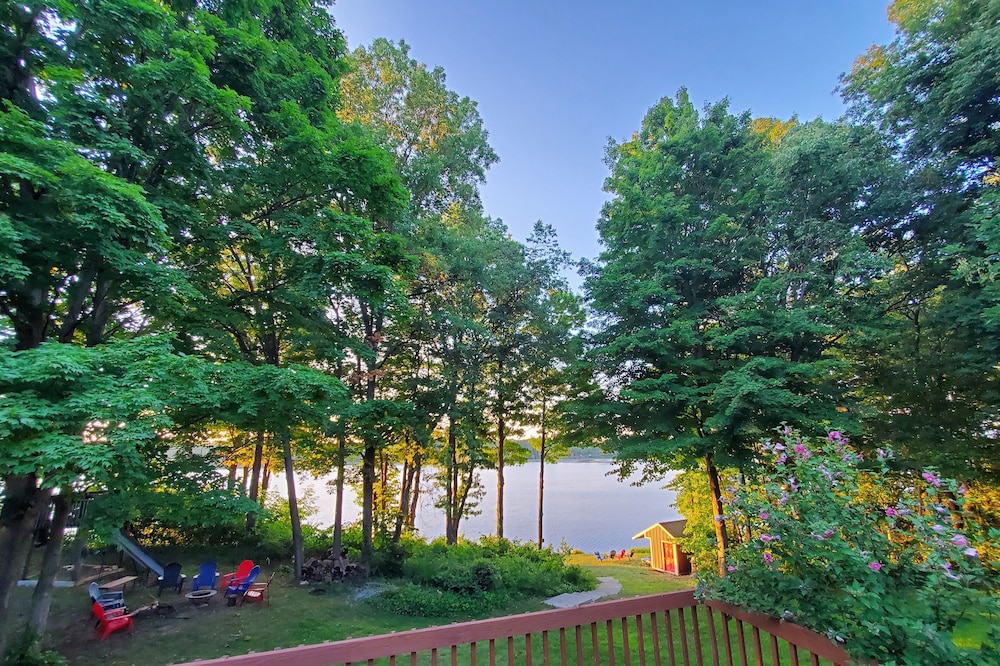 Lakefront Home - Private Dock - Sleeps 20+