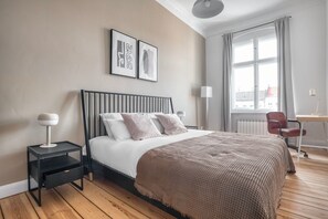 2 bedrooms, iron/ironing board, WiFi, bed sheets