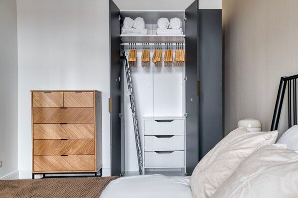 2 bedrooms, iron/ironing board, WiFi, bed sheets - Stunning Prenzlauer Berg 2BR, nr Mauerpark, by Blueground (Berlin)