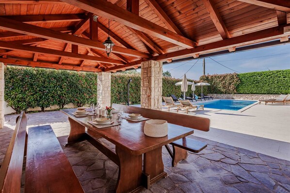 Outdoor dining
