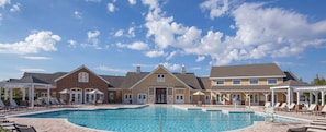 A large outdoor swimming pool with lounge chairs and a covered pavilion, surrounded by buildings with a classic architectural style. - 1Bed/1Bath Beautiful Condo in Historic Williamsburg, VA! (Williamsburg)