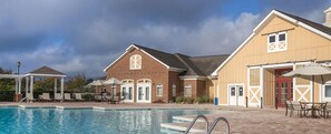 Indoor pool, outdoor pool - 1Bed/1Bath Beautiful Condo in Historic Williamsburg, VA! (Williamsburg)