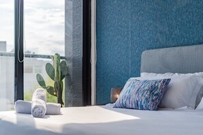 2 bedrooms, desk, iron/ironing board, WiFi