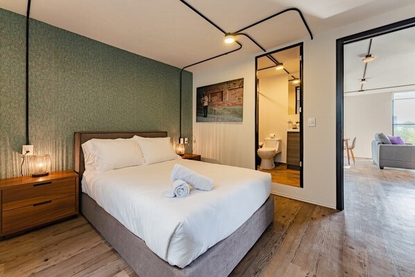 2 habitaciones, escritorio, tabla de planchar con plancha y wifi 