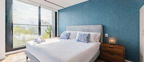 2 bedrooms, desk, iron/ironing board, WiFi