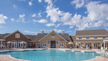 Piscine couverte, piscine extérieure