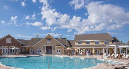 Enjoy This Beautiful 2Bed/2Bath Condo While Visiting Historic Williamsburg, VA!!