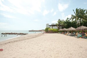 Camastros y toallas de playa 