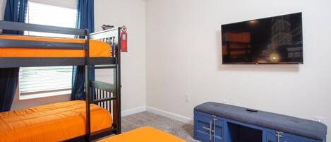 4 bedrooms, iron/ironing board, WiFi, bed sheets