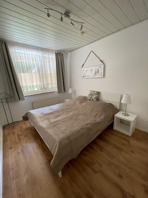 2 bedrooms, travel cot, free WiFi