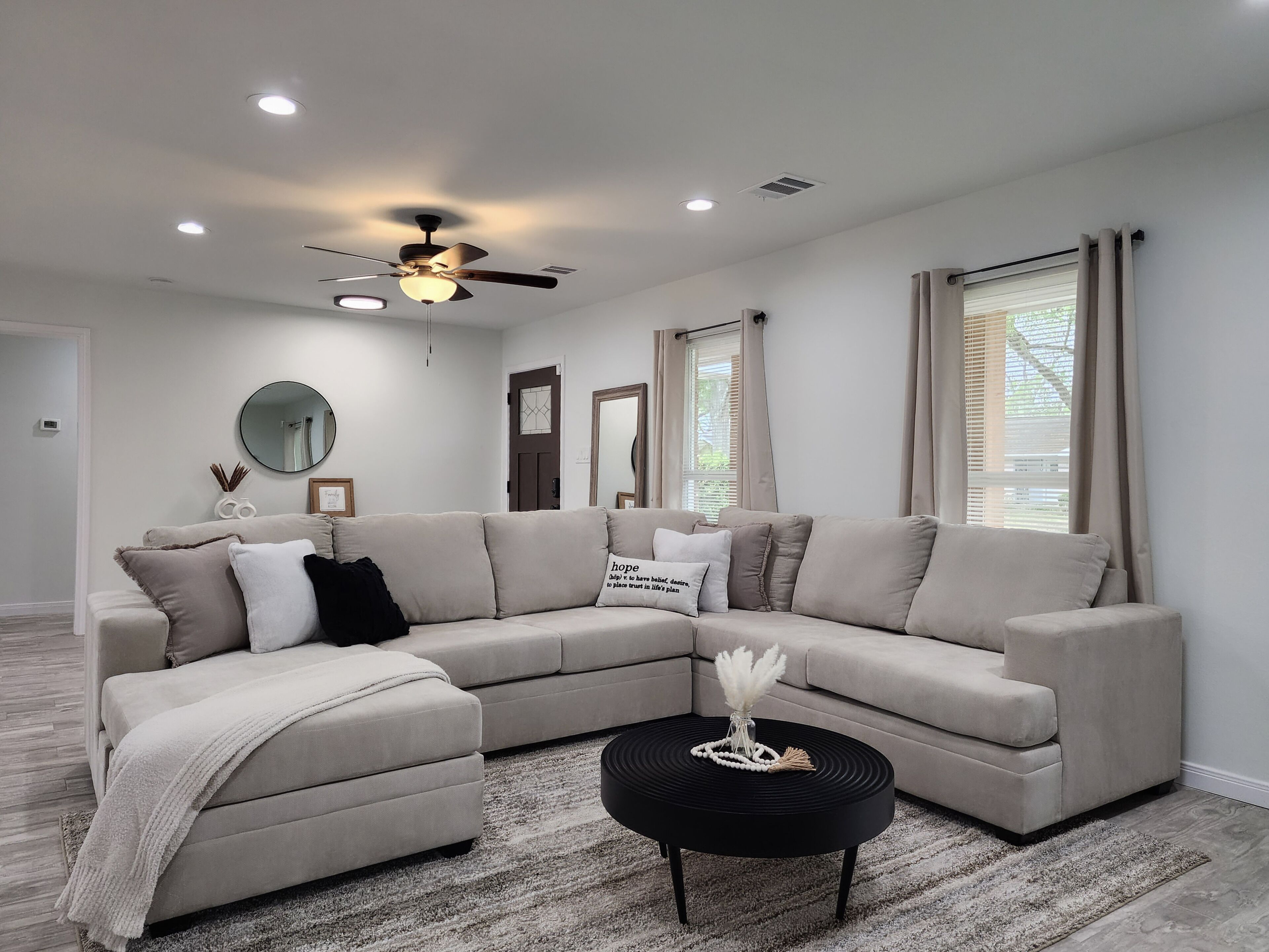 Modern 3BR/2BA Home- 15 Mins From NRG Stadium!