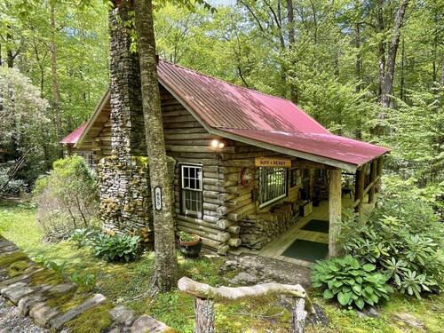 Tripps Cabin- Quaint cabin a mile from downtown Highlands! 