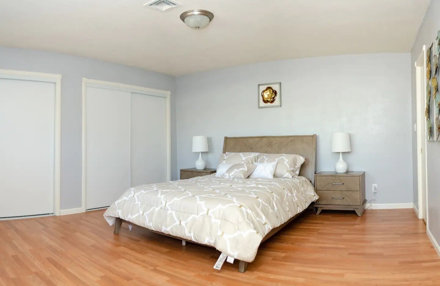 3 makuuhuonetta, silitysrauta/-lauta, Wi-Fi, vuodevaatteet