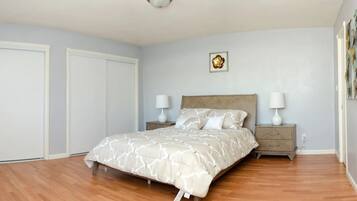 3 makuuhuonetta, silitysrauta/-lauta, Wi-Fi, vuodevaatteet