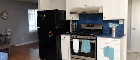 Fridge, microwave, dishwasher, cookware/dishes/utensils
