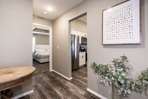3 chambres, fer et planche à repasser, Wi-Fi, draps fournis