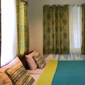 Deluxe Room | Desk, bed sheets - Gerty's Tourist Inn powered by Cocotel (Moalboal)