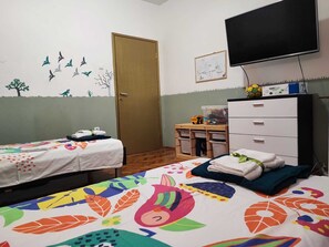3 habitaciones, tabla de planchar con plancha, wifi y ropa de cama 