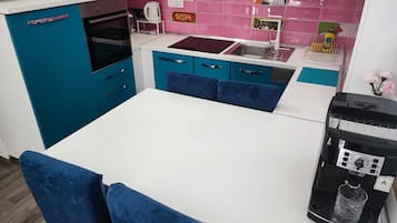 Refrigerador, microondas, horno, lavavajillas