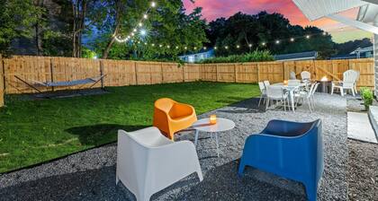 Retro Oaks - 1960s Inspired & Pet Friendly Downtown Raleigh Oasis