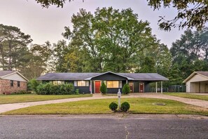 Exterior - Cheerful 3 BR 1.5 BA Home in Great Neighborhood! Recently Renovated!  (Jacksonville)