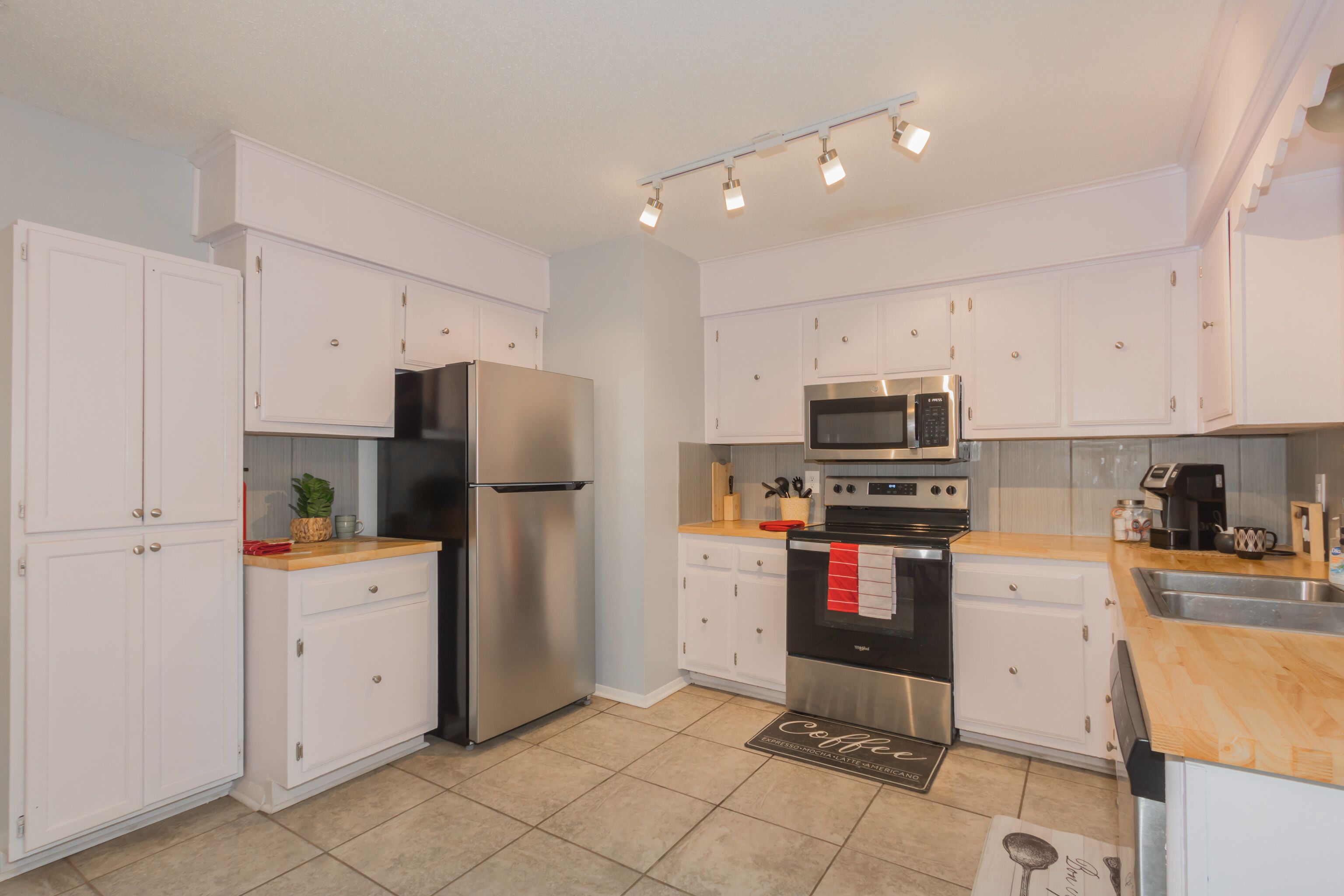 Fridge, oven, stovetop, dishwasher