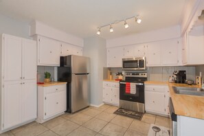 Fridge, oven, stovetop, dishwasher - Cheerful 3 BR 1.5 BA Home in Great Neighborhood! Recently Renovated!  (Jacksonville)