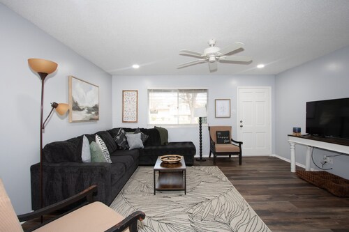 Cheerful 3 BR 1.5 BA Home in Great Neighborhood! Recently Renovated! 