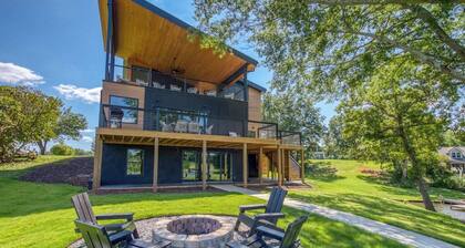 6BR Lakefront | Private Dock & Bonfire | Sleeps 12
