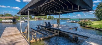 Lake Oconee 6BR 5BA Luxury Mansion | Waterfront Cozy Stay Near UGA Gameday