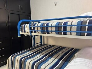 2 bedrooms, iron/ironing board, free WiFi - Relaxing house with pool & self check-in (Mazatlán)