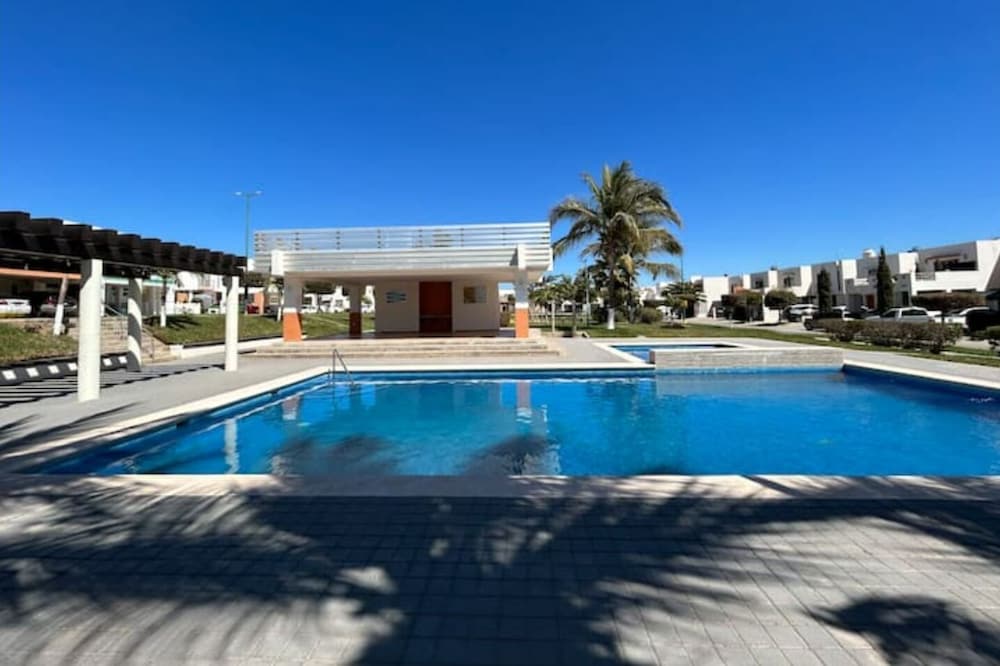 Relaxing house with pool & self check-in