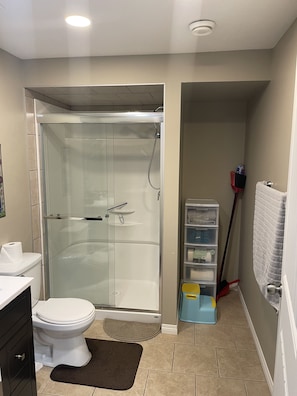 Towels, soap, shampoo, toilet paper