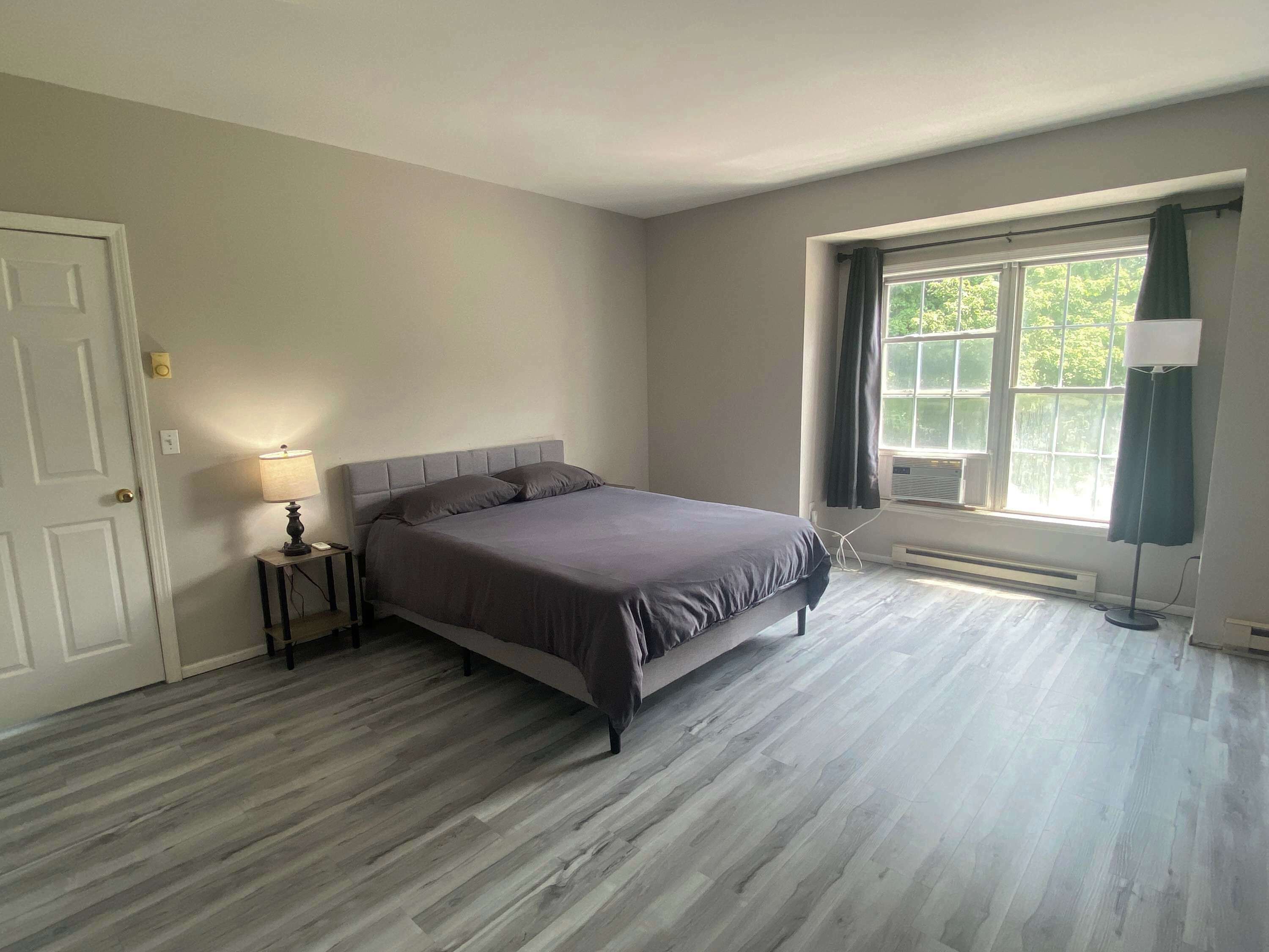 1 bedroom, desk, WiFi, bed sheets