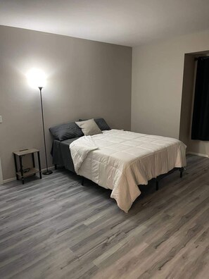 1 habitación, escritorio, wifi y ropa de cama 