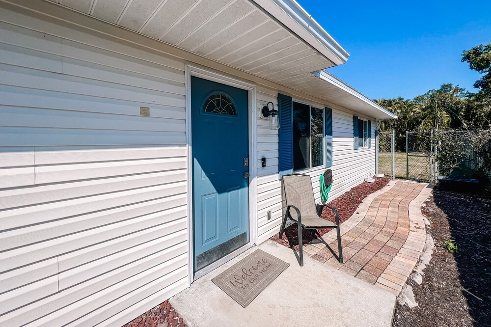 Cozy Home in Heart of Estero